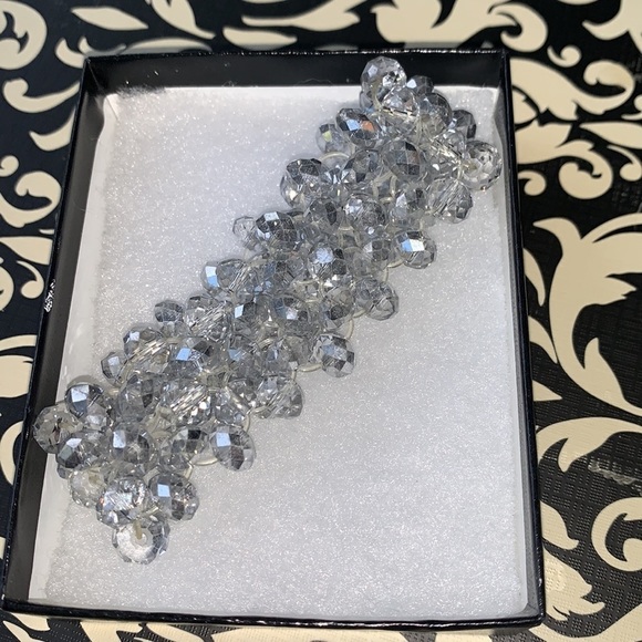 Clear, silver and iridescent beaded bracelet - Picture 2 of 5